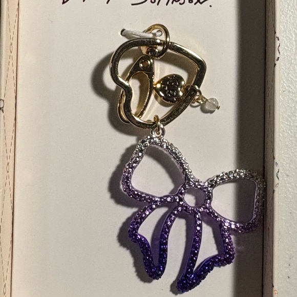NIB Betsey Johnson Silver and Purple Bow Charm / Key Fob - Picture 3 of 5